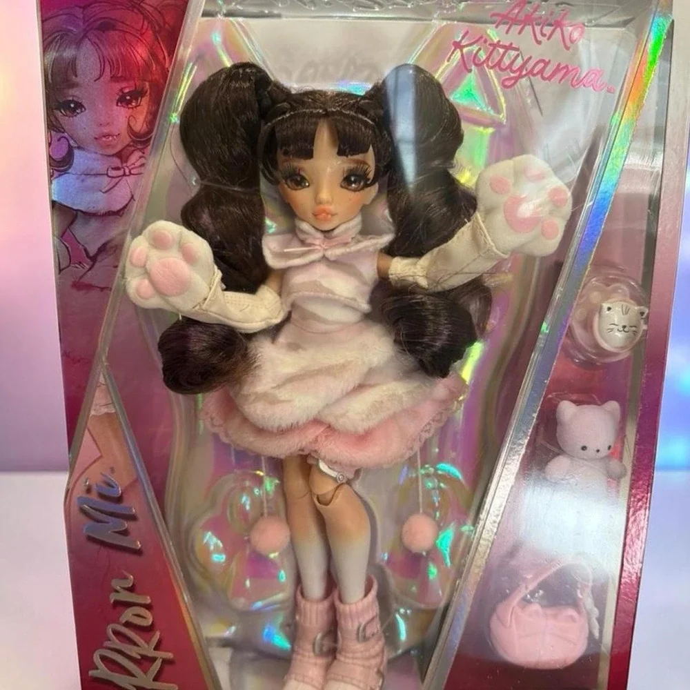 Mirror Me doll  Akiko Kittyama Doll Figure
